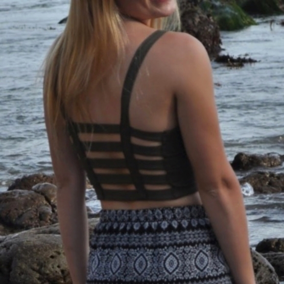 Crop top - Picture 2 of 4